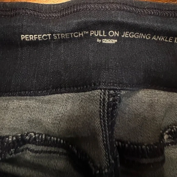 Chico's Dark Indigo Straight Leg Jeans 1.5 = US 10/M - Picture 3 of 7